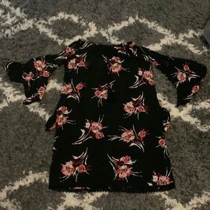 C. Est 1946 long sleeve floral  dress with pockets size M